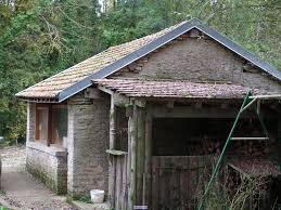 Lavoir  du hameau de Montormentier transformé en cabane de chasse